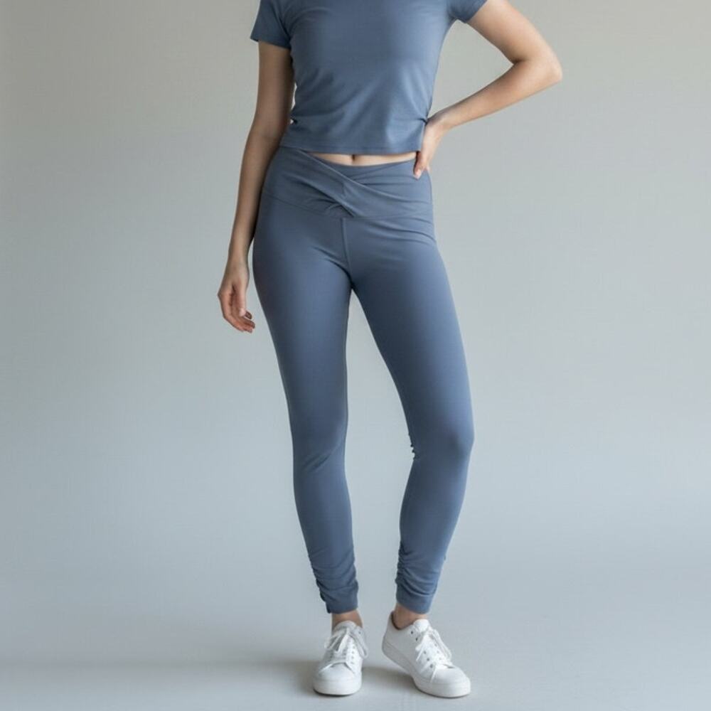 Lululemon Align High-Rise Tight Women's Sz 4 Pale Blue Cropped Twist Waist Soft